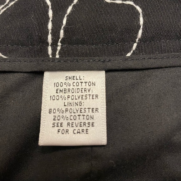 Talbots Petite Black and White Floral Capris. Size 4 - Picture 5 of 6